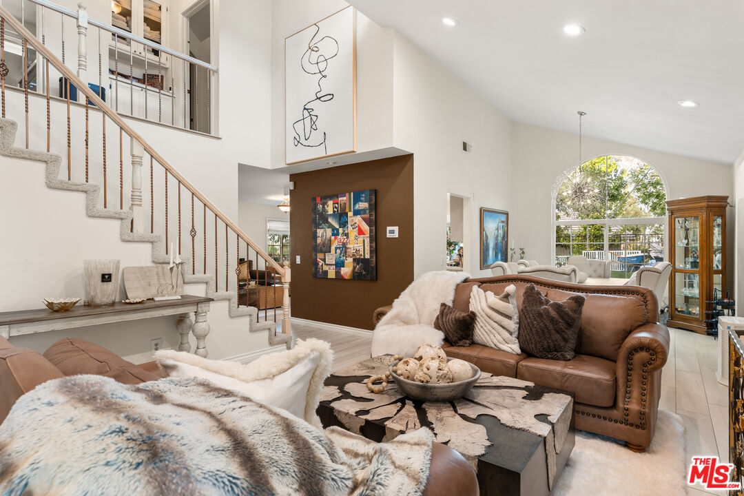 7282 Woodvale Ct