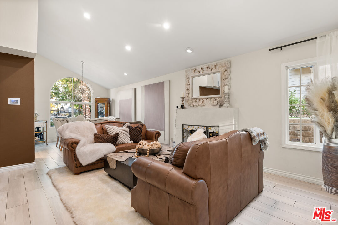 7282 Woodvale Ct