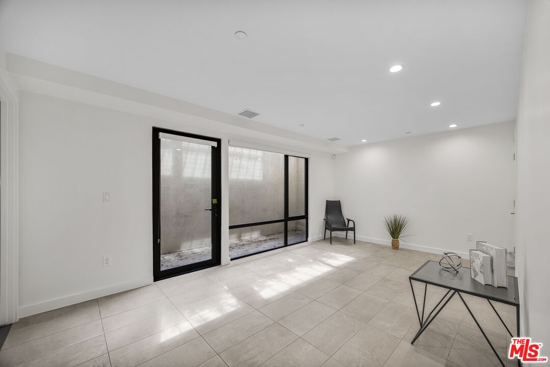 141 Hollister Ave