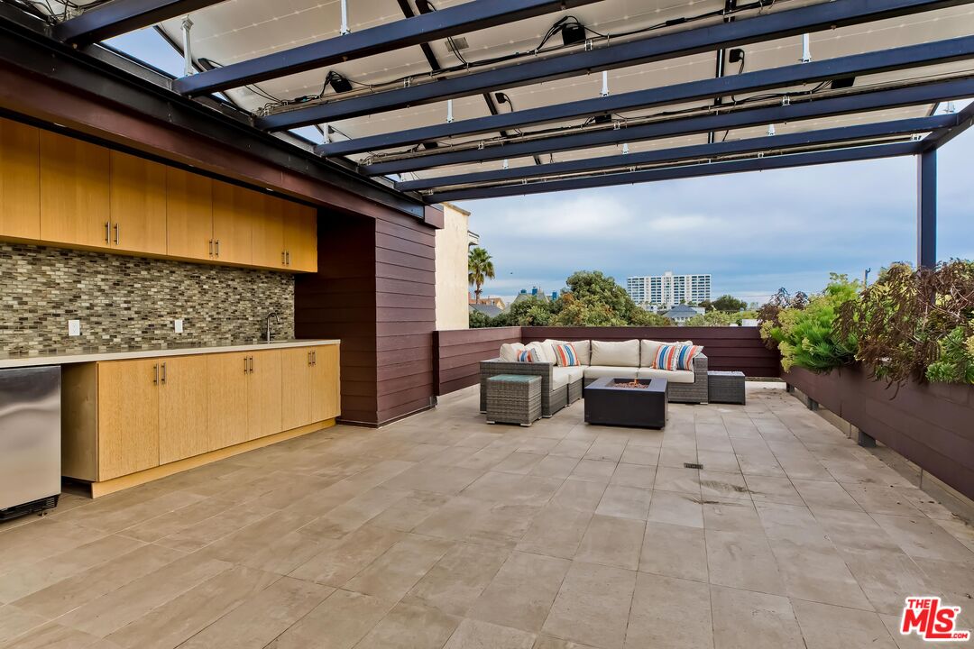 141 Hollister Ave