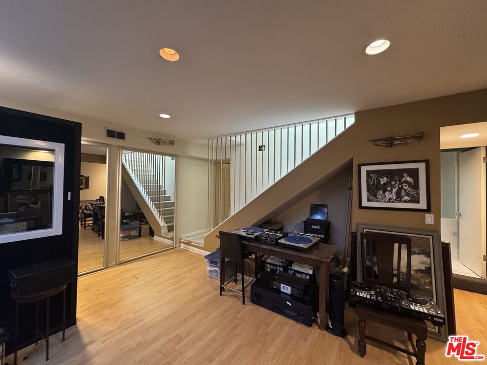1348 Londonderry Pl