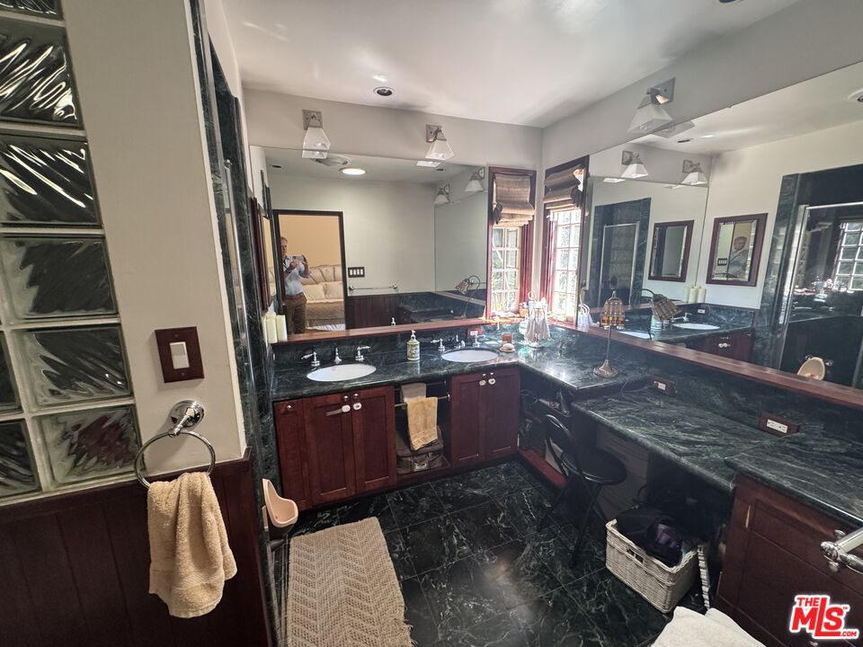1348 Londonderry Pl