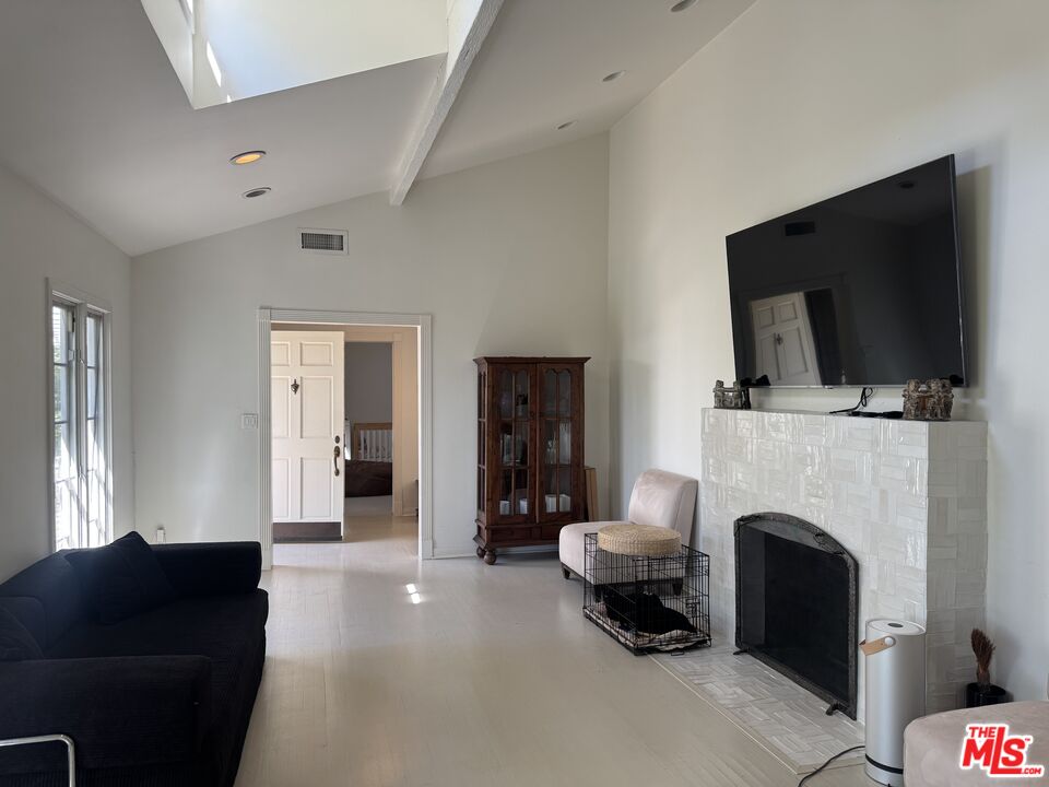 1348 Londonderry Pl