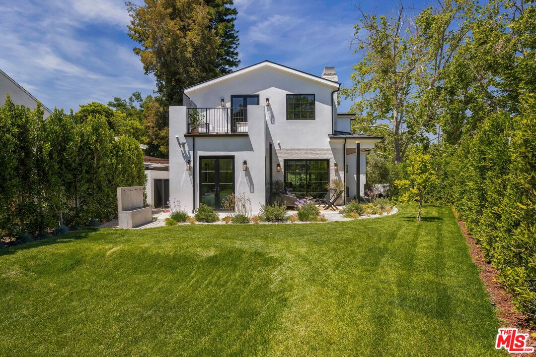 3935 Rhodes Ave