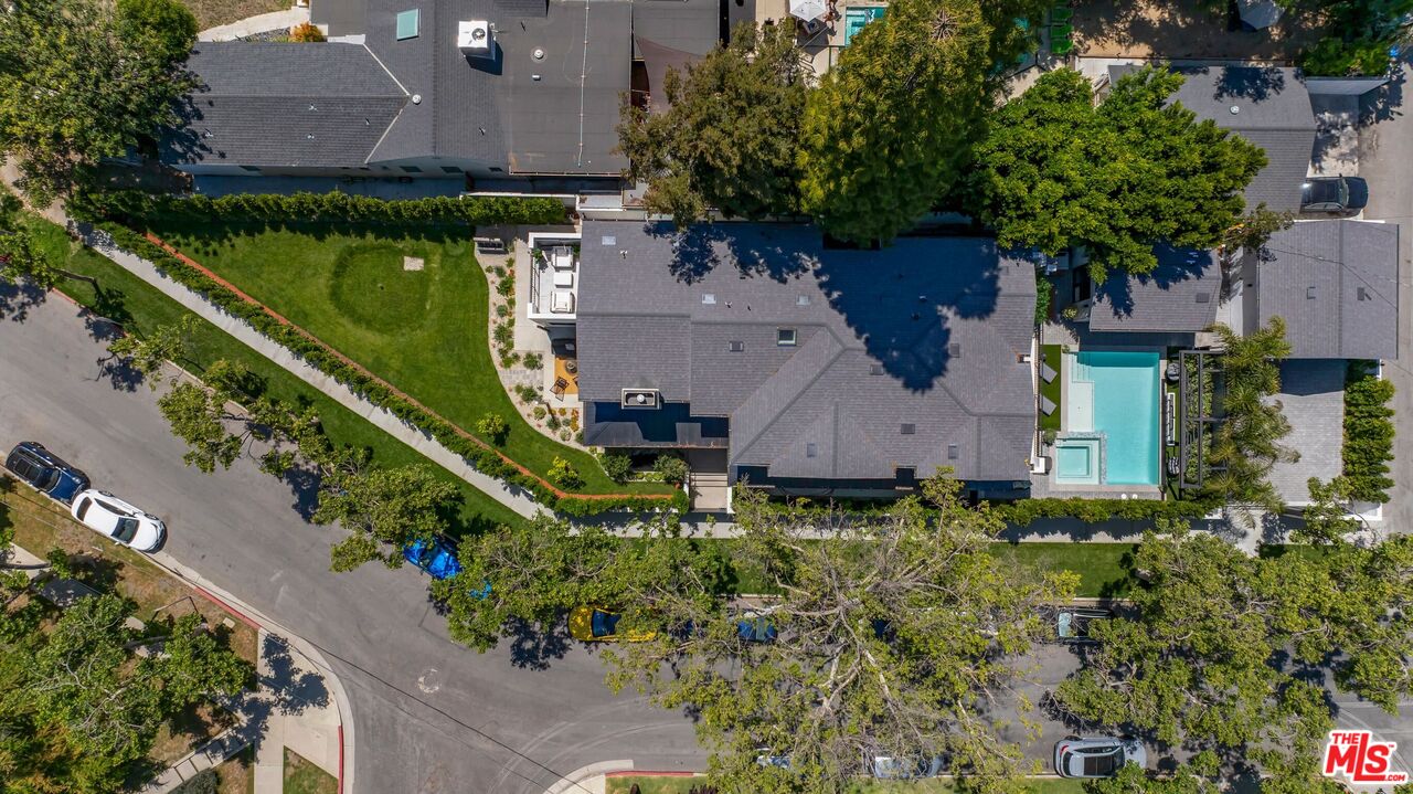 3935 Rhodes Ave