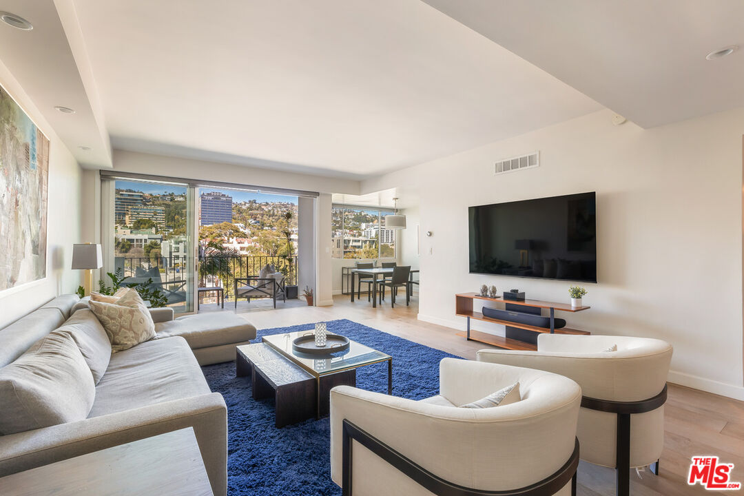818 N Doheny Dr Unit: 607