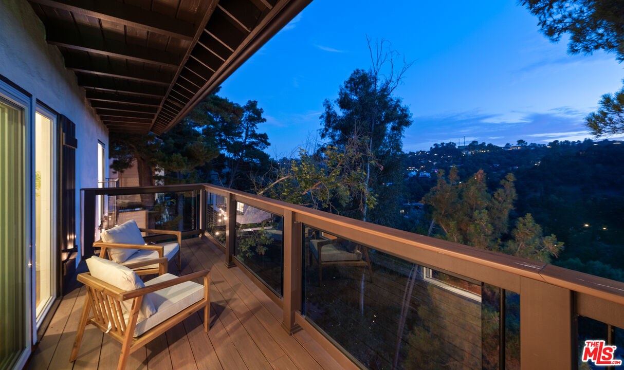8579 Skyline Dr