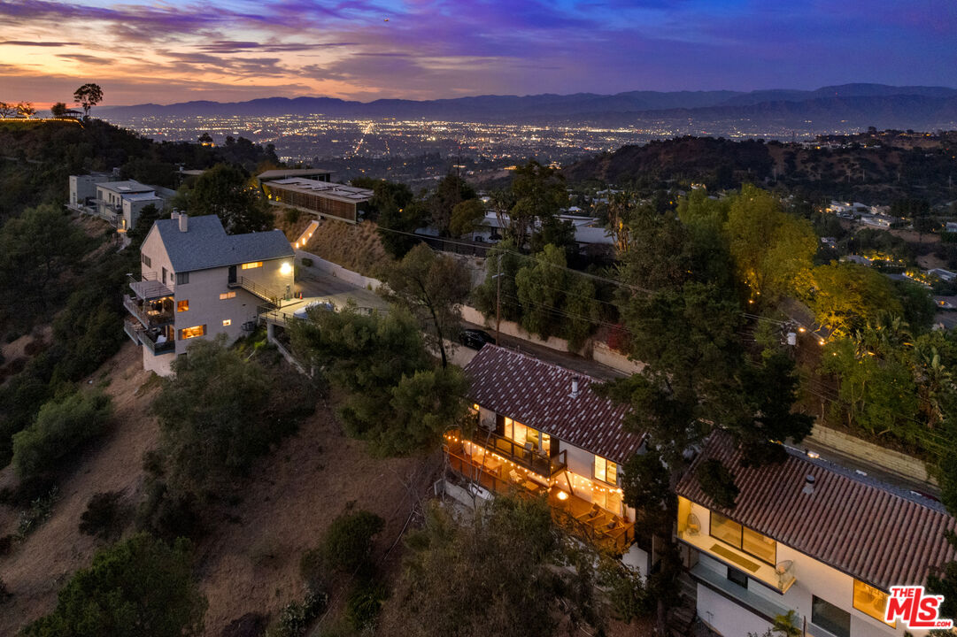 8579 Skyline Dr