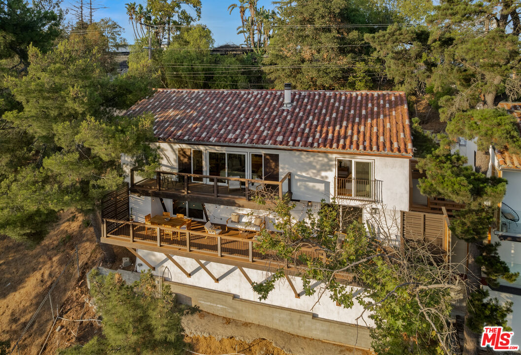 8579 Skyline Dr
