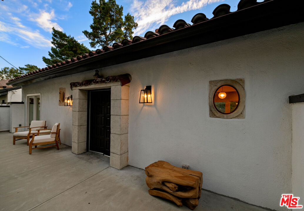 8579 Skyline Dr