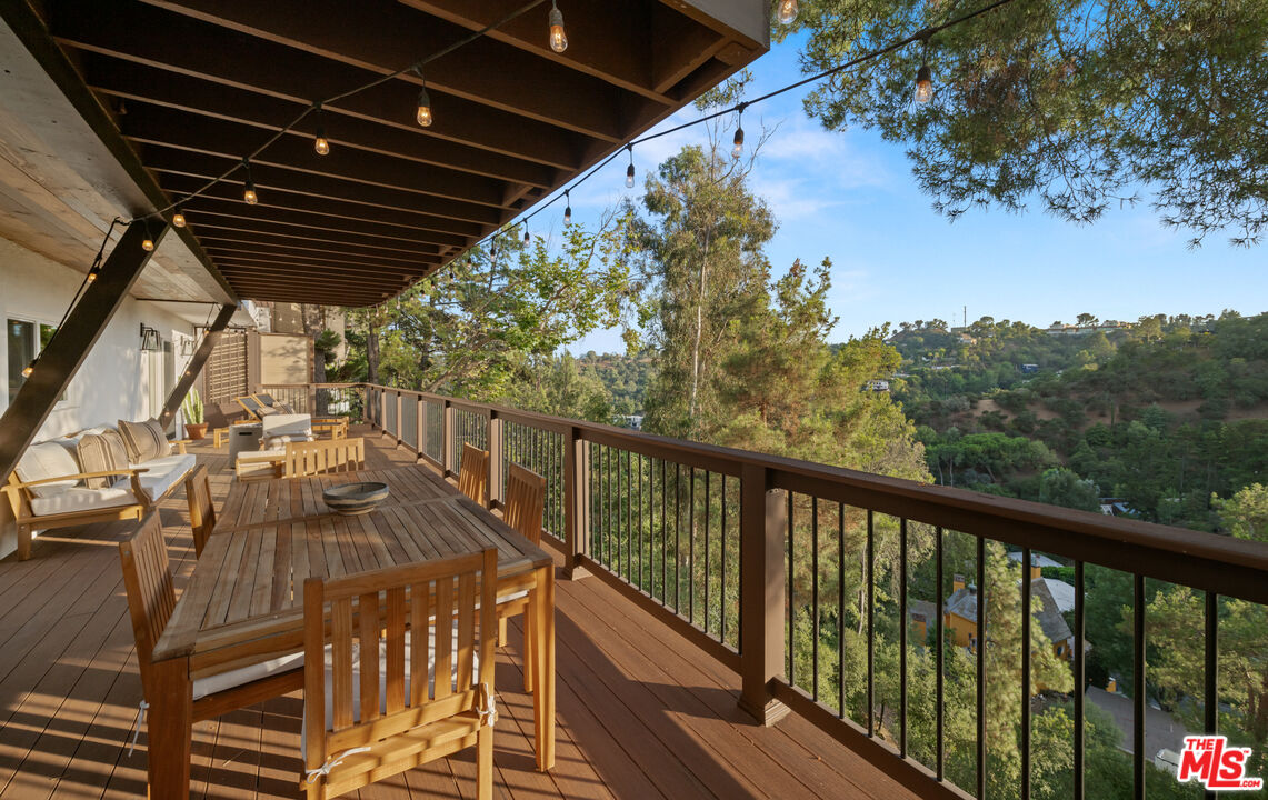 8579 Skyline Dr