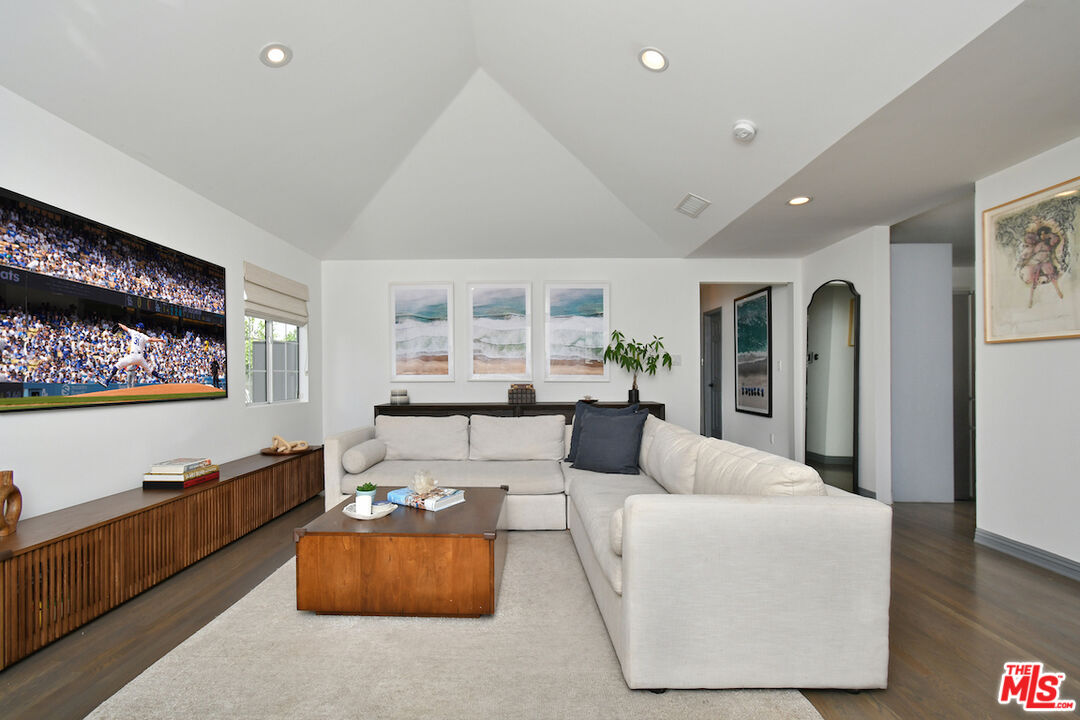 18033 Rosita St
