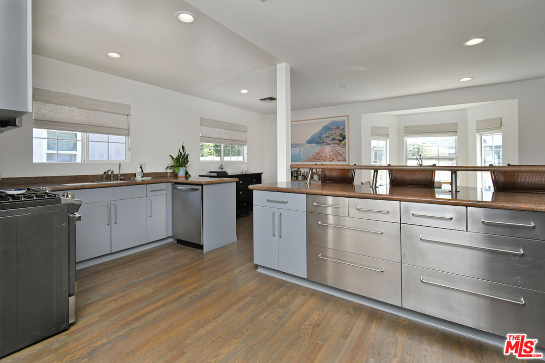 18033 Rosita St