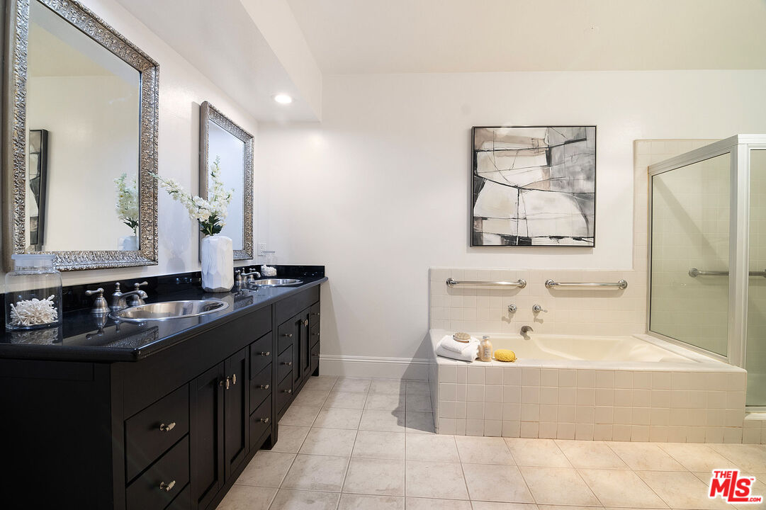 458 N Oakhurst Dr Unit: 102