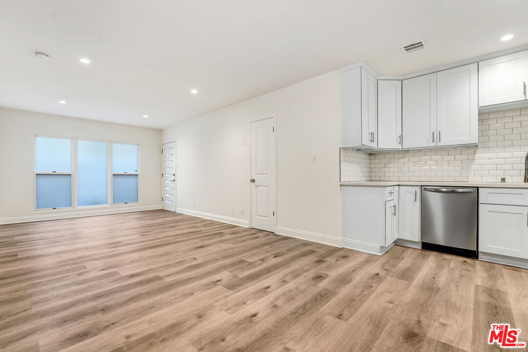 337 N Oakhurst Dr Unit: 1