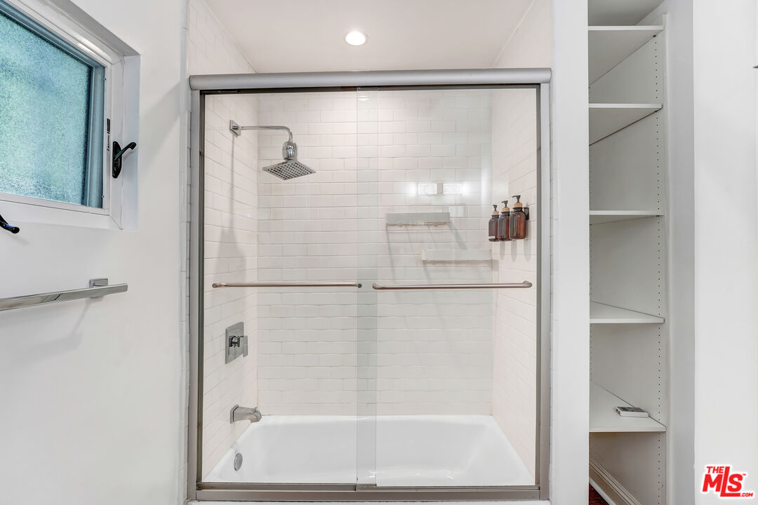 337 N Oakhurst Dr Unit: 1