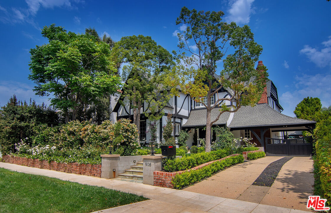 908 Malcolm Ave