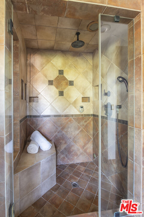 2125 Kew Dr