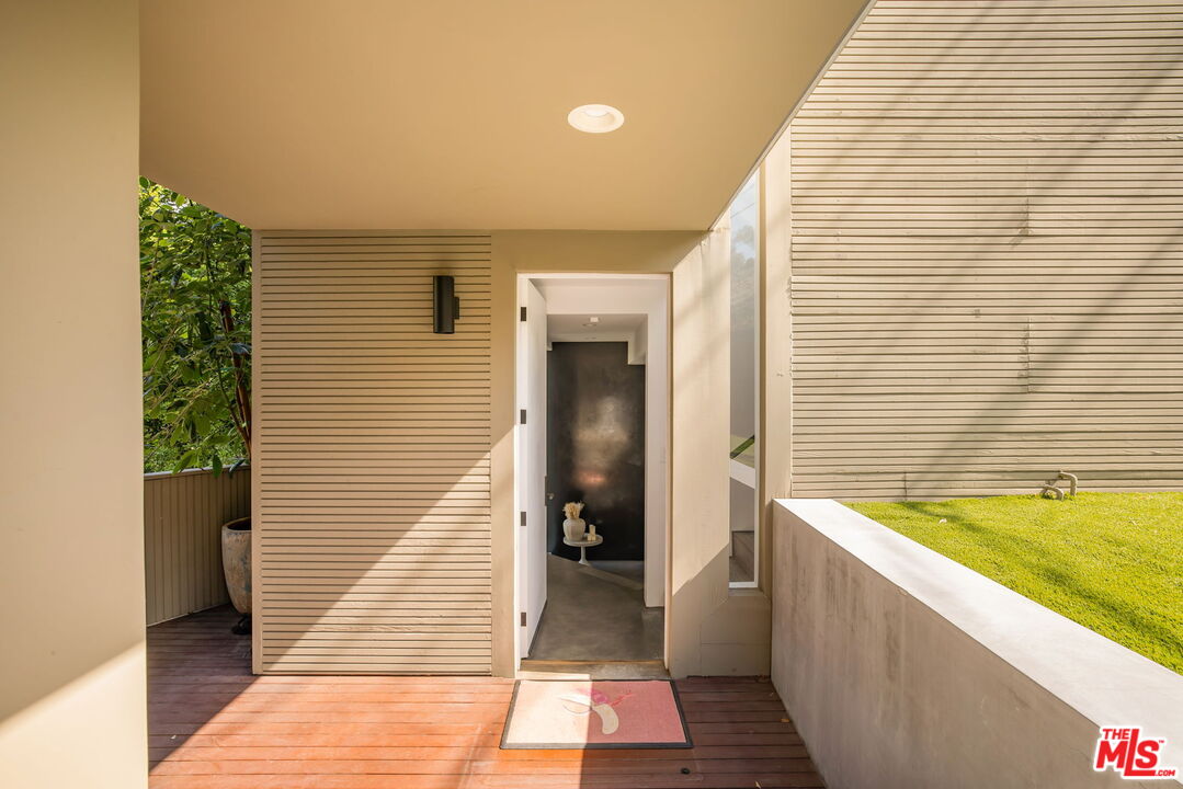 7187 Macapa Dr