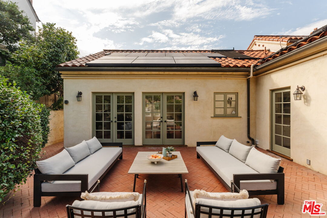 3410 La Sombra Dr