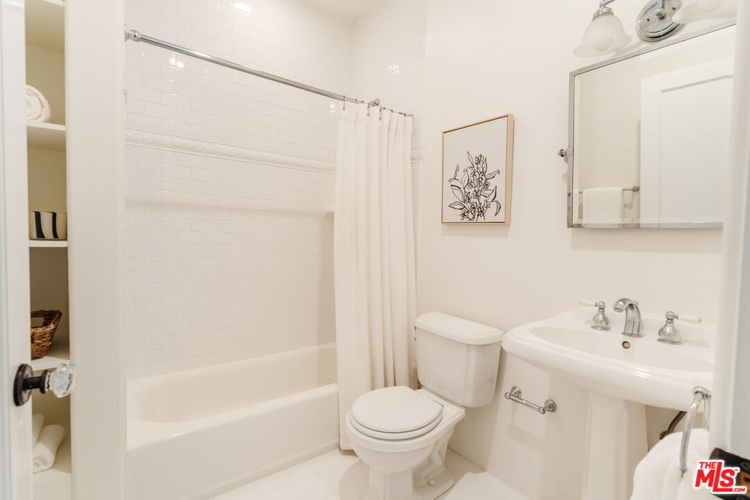 3410 La Sombra Dr