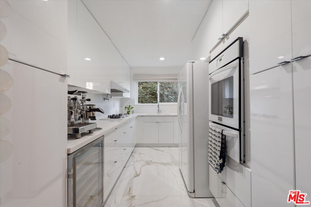 1327 Stanford St Unit: 3