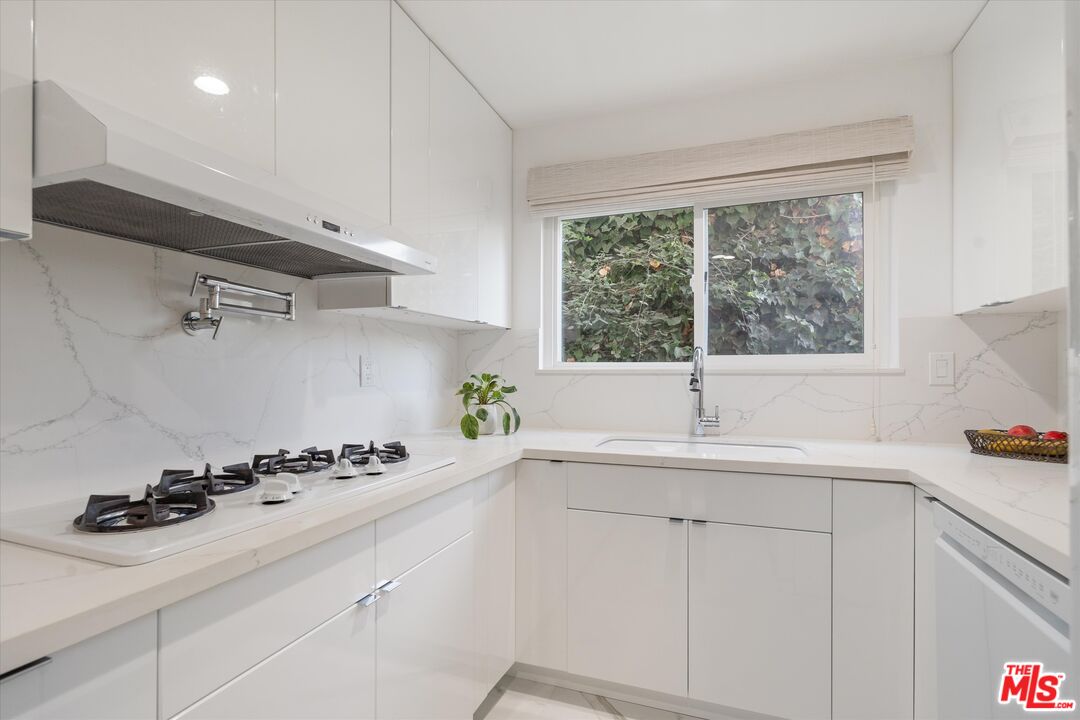 1327 Stanford St Unit: 3