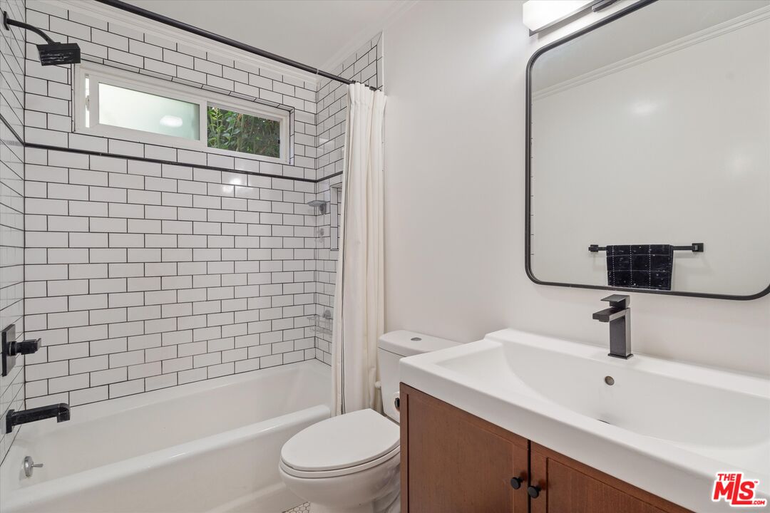 1327 Stanford St Unit: 3