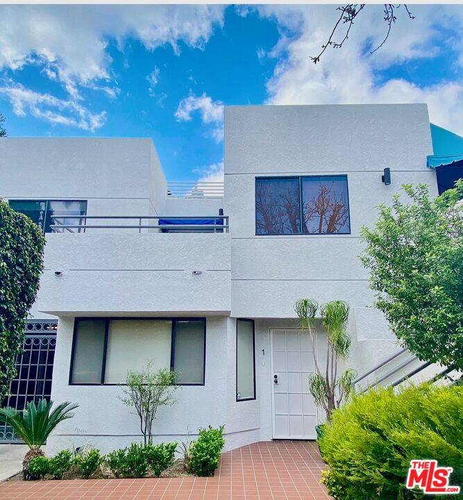805 N West Knoll Dr Unit: 1