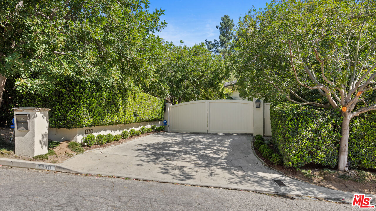1330 N WETHERLY DR