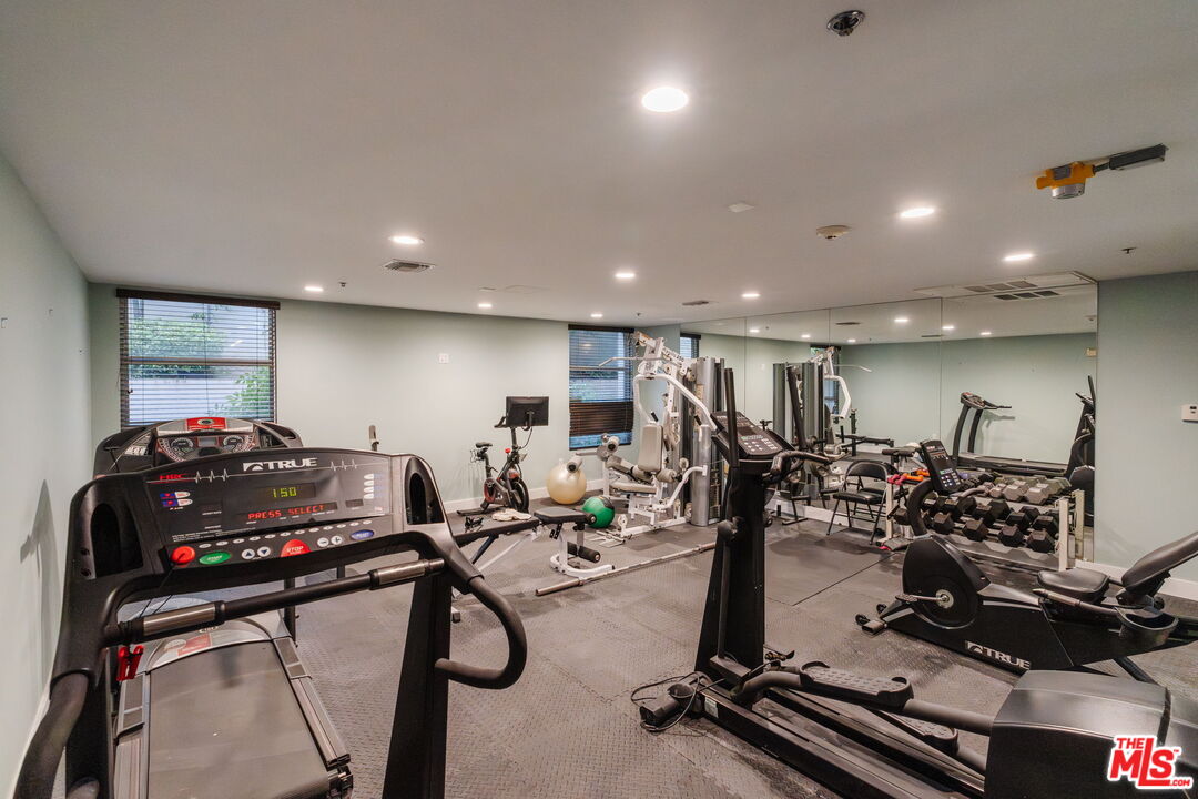 4925 Wilshire Blvd Unit: 103
