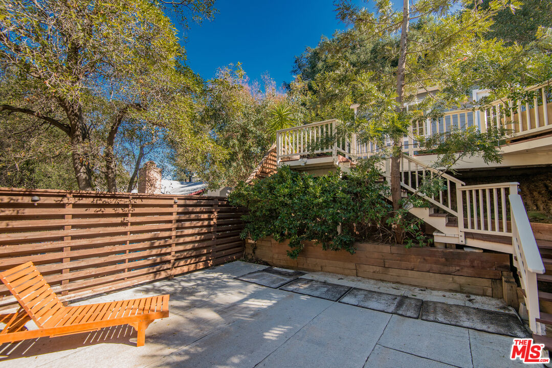 8530 Lookout Mountain Ave
