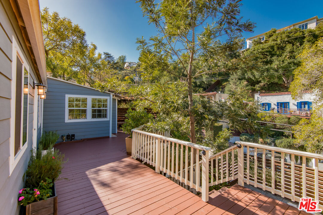 8530 Lookout Mountain Ave