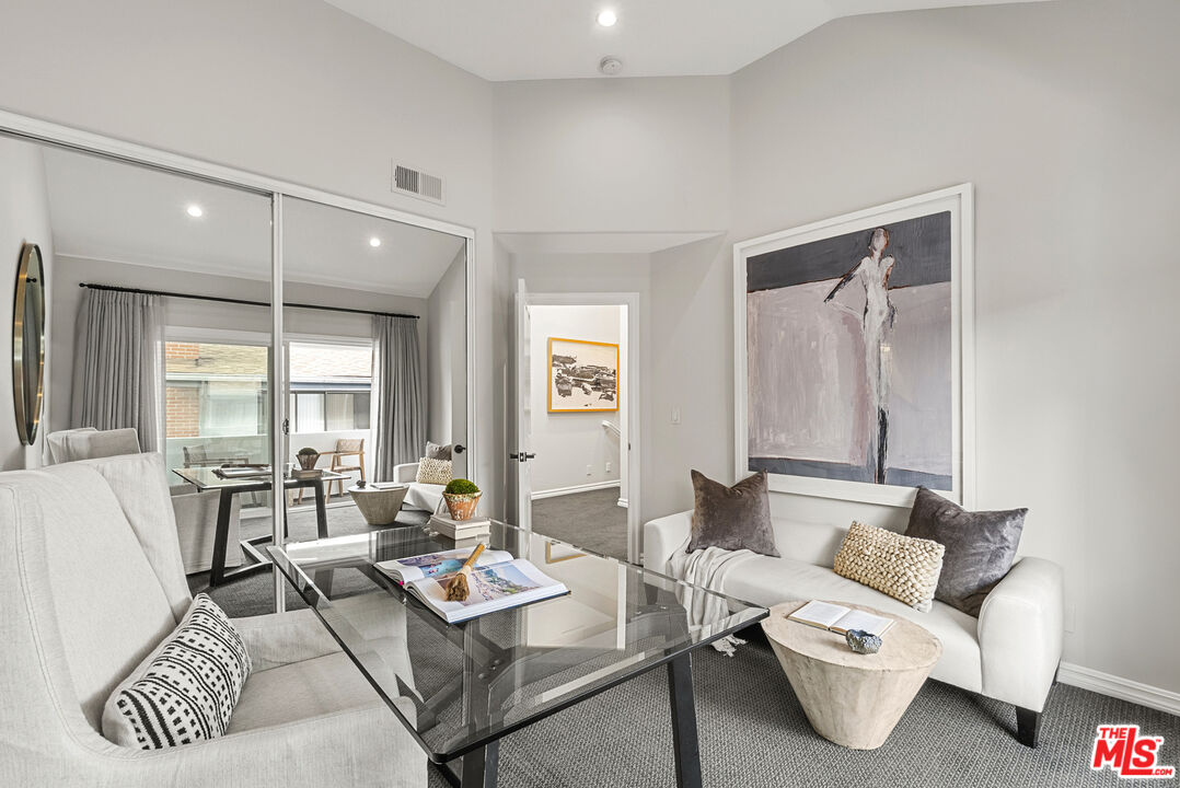 830 17th St Unit: 2
