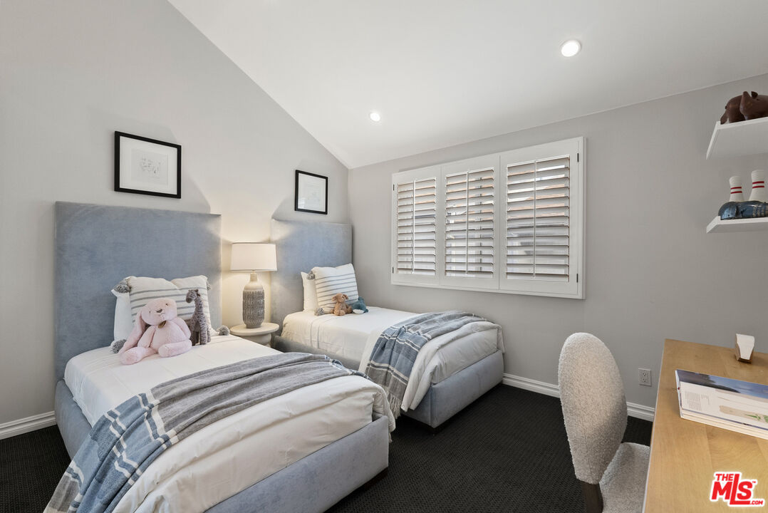 830 17th St Unit: 2