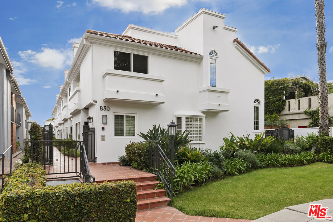 830 17th St Unit: 2