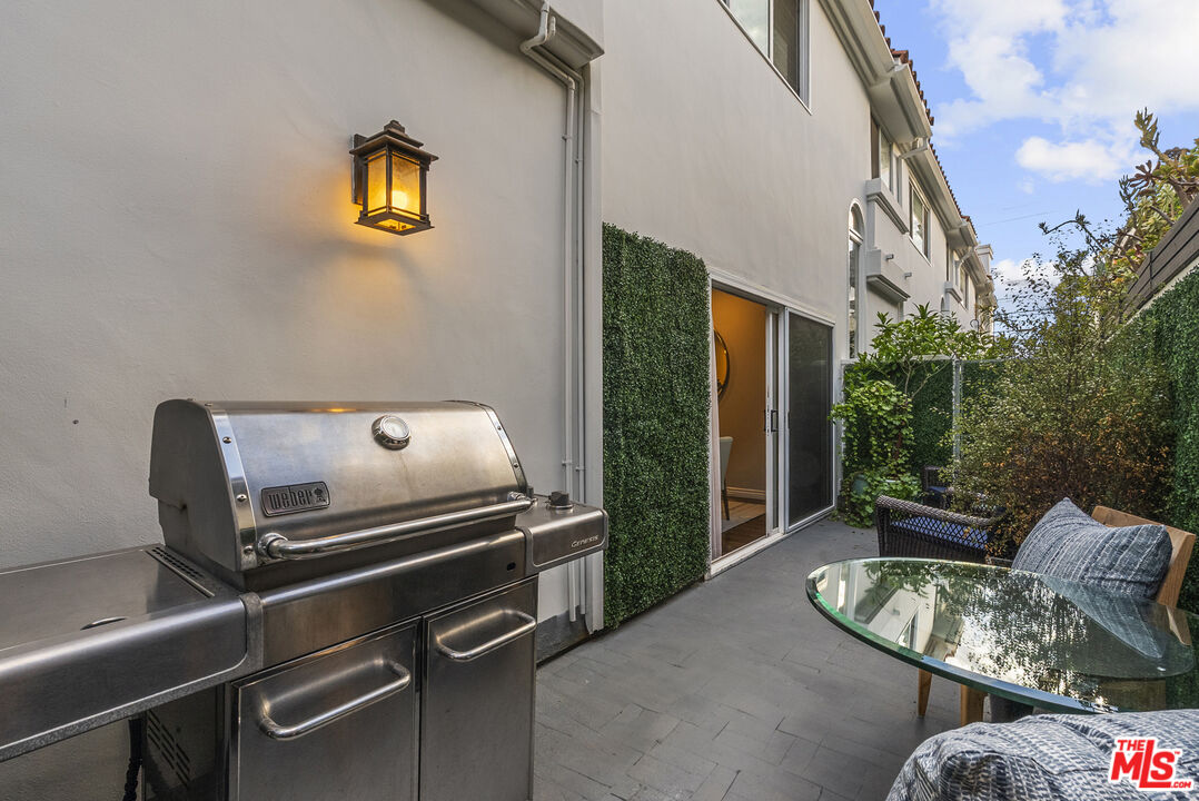830 17th St Unit: 2