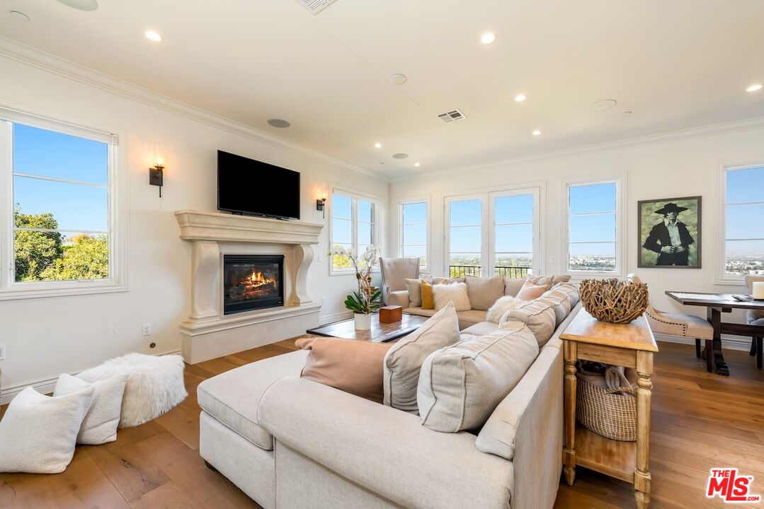 3721 Eureka Dr