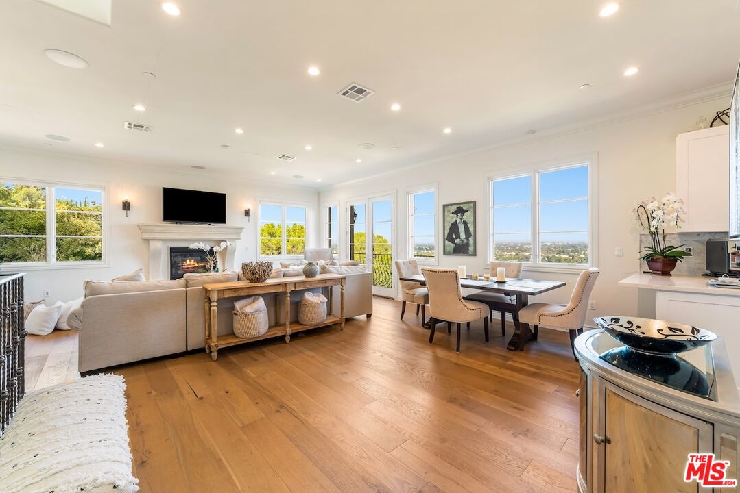 3721 Eureka Dr