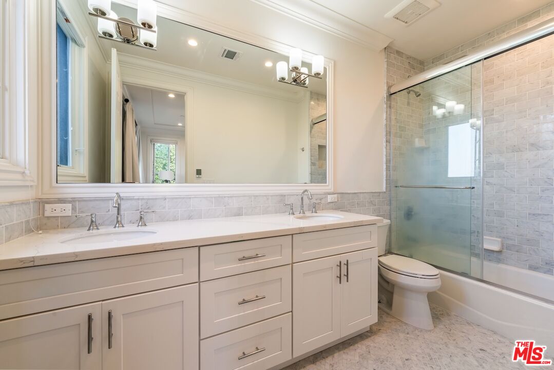 3721 Eureka Dr