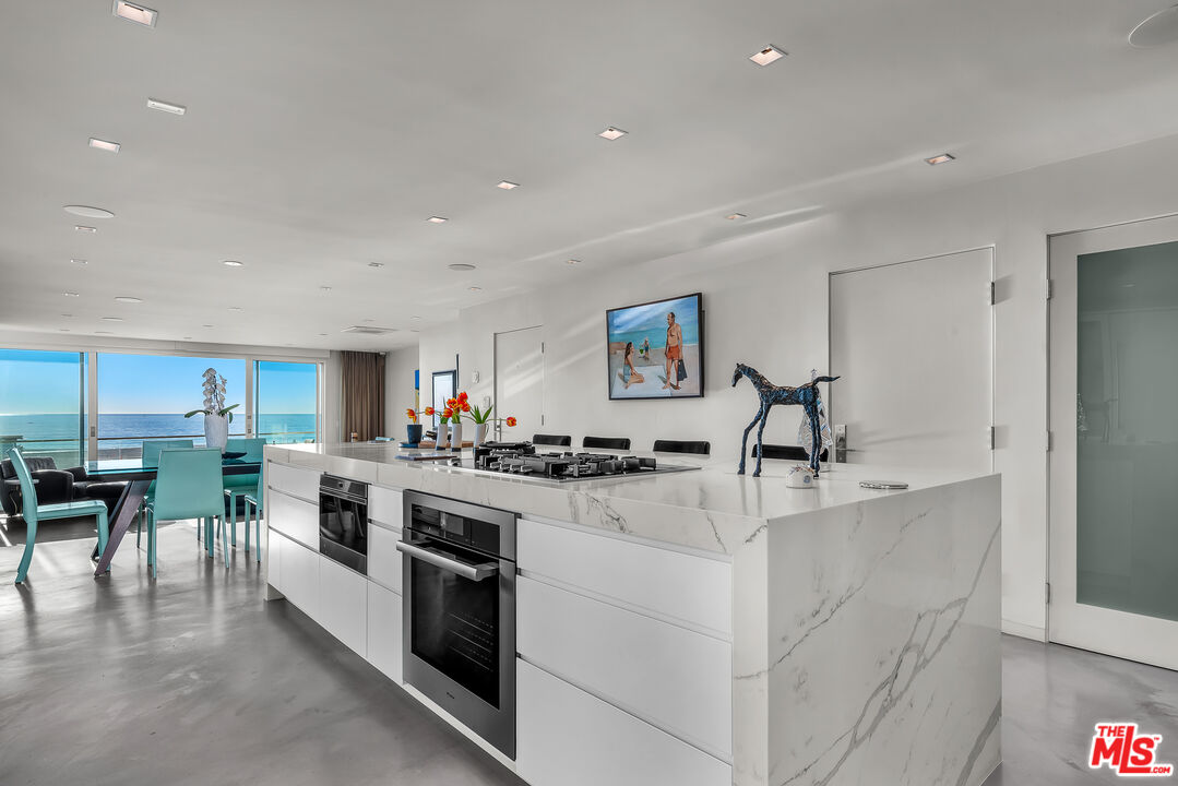 1 Driftwood St Unit: 3