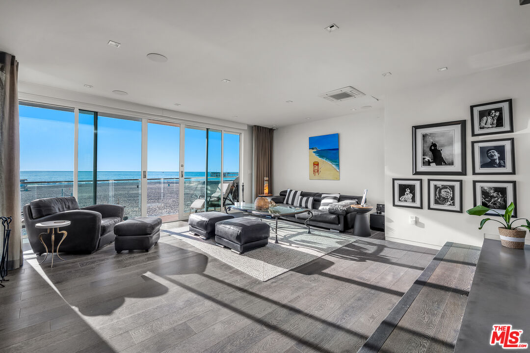 1 Driftwood St Unit: 3
