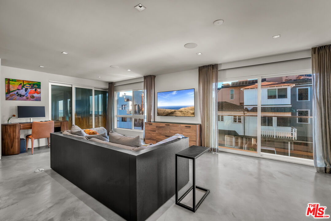 1 Driftwood St Unit: 3