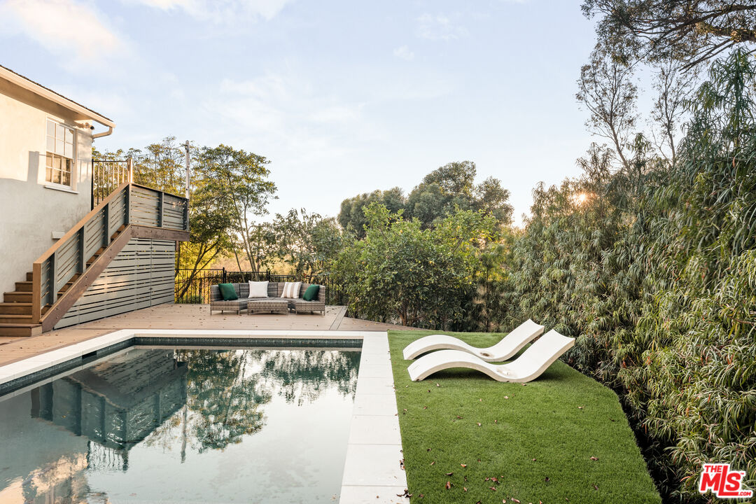 12417 Mulholland Dr