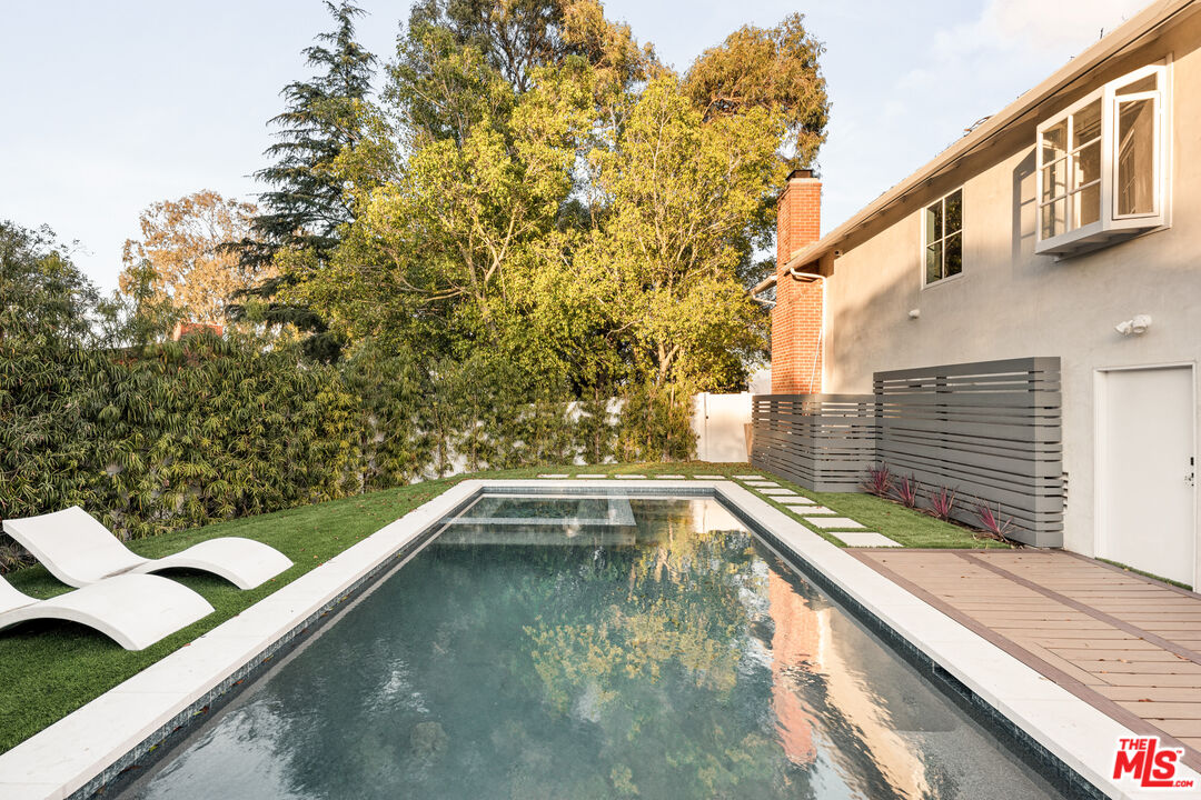 12417 Mulholland Dr