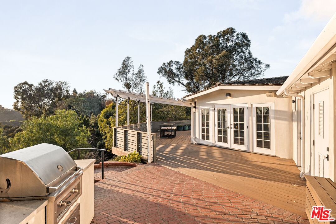 12417 Mulholland Dr