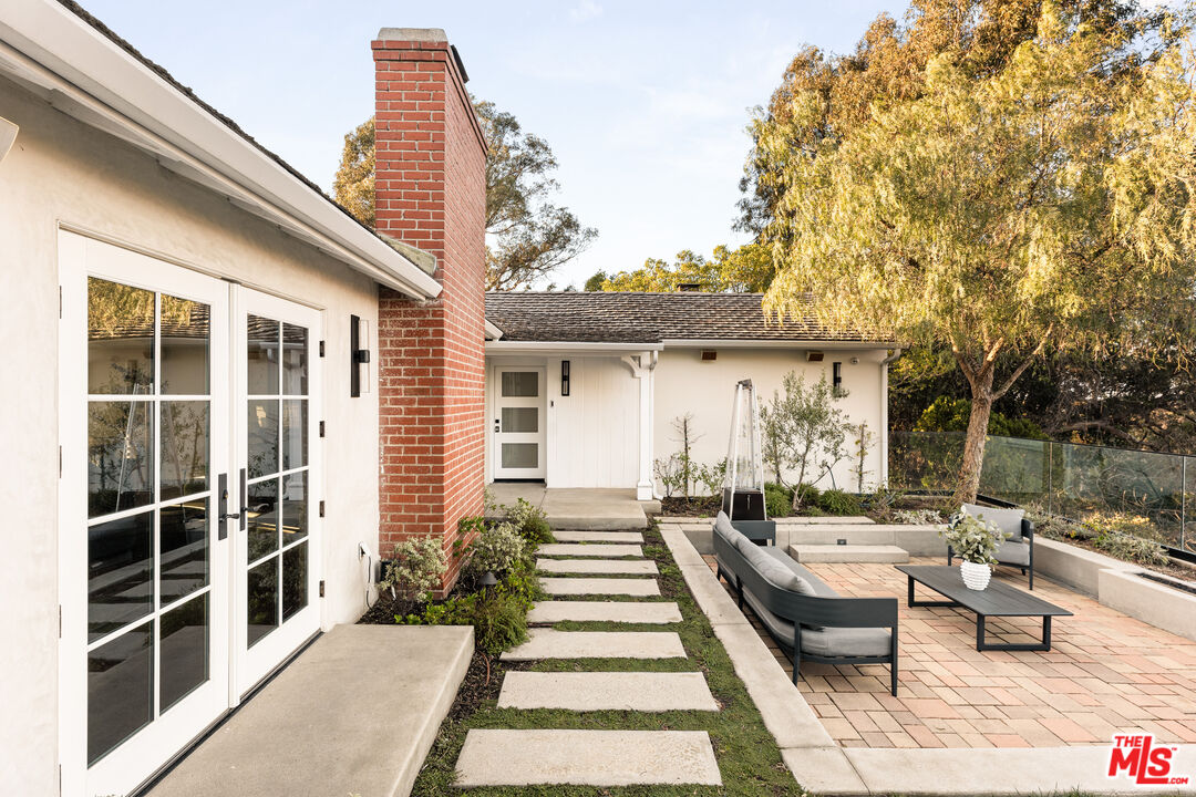 12417 Mulholland Dr