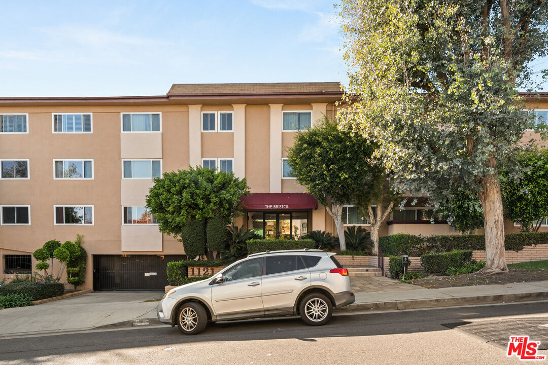 1121 N Olive Dr Unit: 209