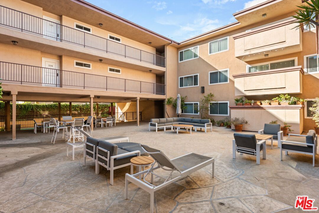 1121 N Olive Dr Unit: 209