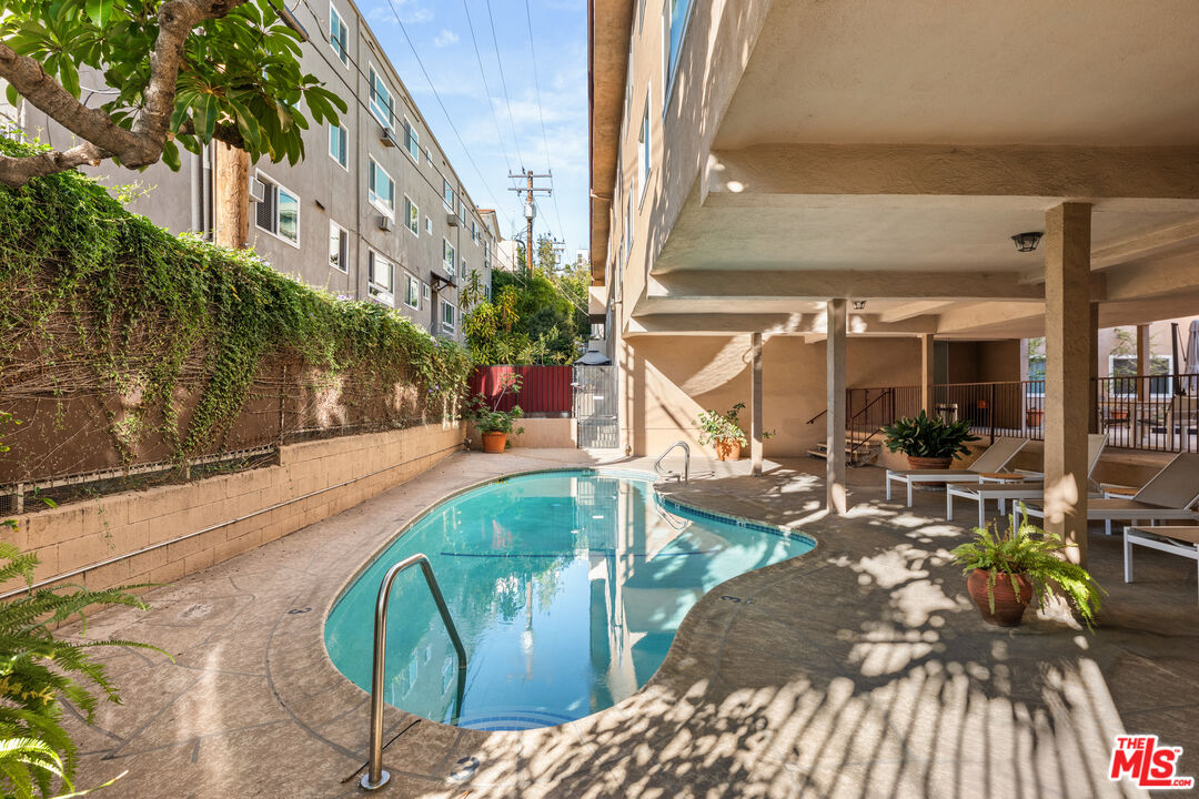 1121 N Olive Dr Unit: 209